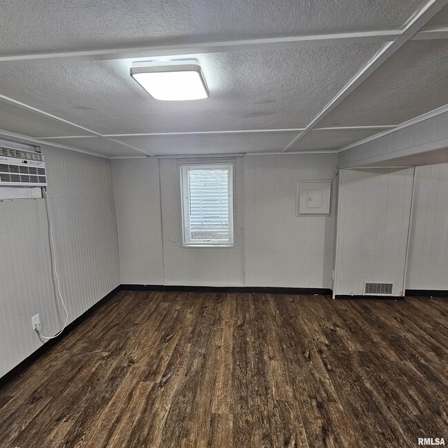 Building Photo - 909 St Julian St