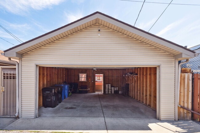 Building Photo - 1724 N Keeler Ave