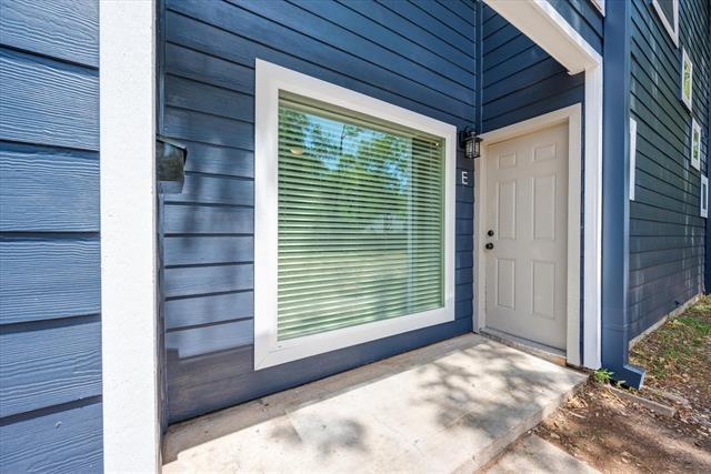 Building Photo - 805 W Chambers St