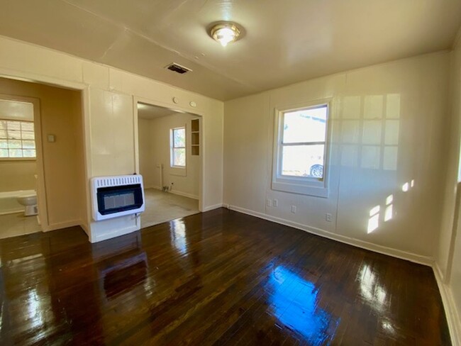 Building Photo - Rent to OWN! 2 Bedroom 1 Bath Home in Suns...