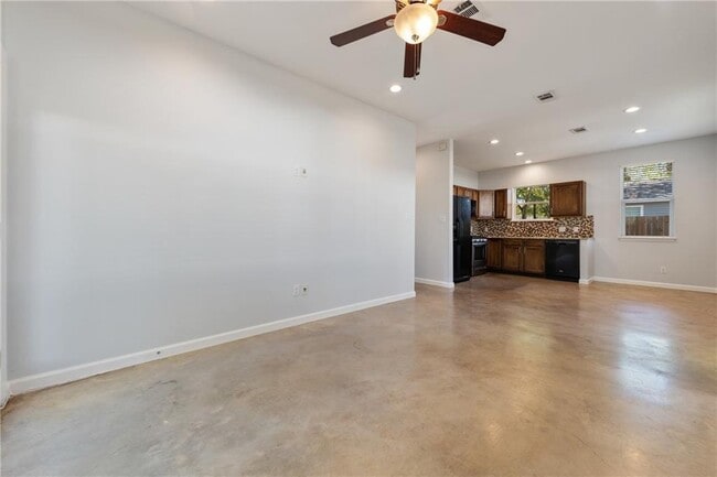 Building Photo - 4415 Clawson Rd