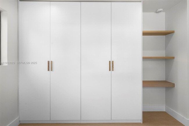 Building Photo - 10945 SW 75th Ct