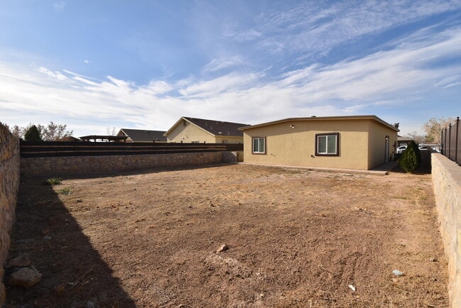 Building Photo - 704 Lt Joe Magallanes Rd