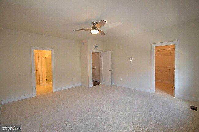 Building Photo - 44840 Tiverton Sq
