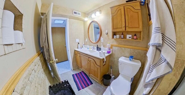 Building Photo - Patio + Fenced-In Yard+ Pet Friendly + Garage Parking + Washer & Dryer! Available August 1st!