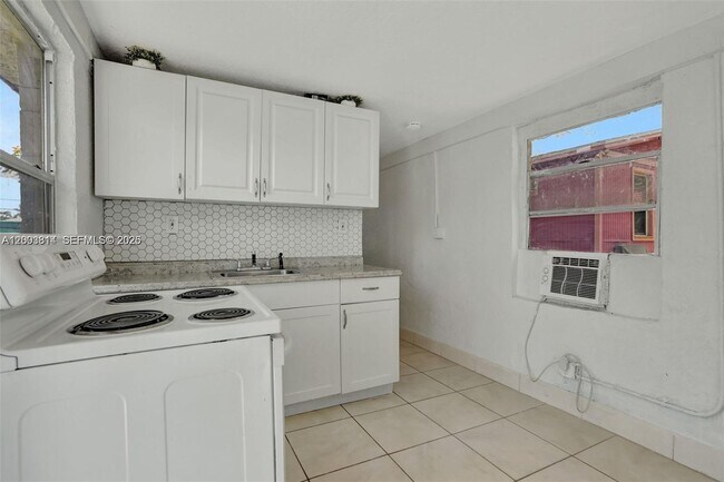 Building Photo - 2701 NW 18th Terrace