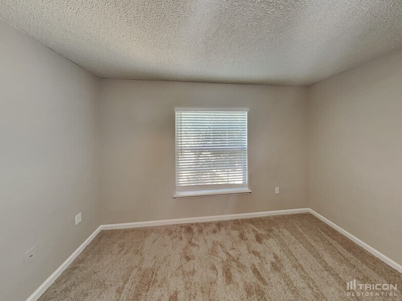 Building Photo - 3346 Double Ln