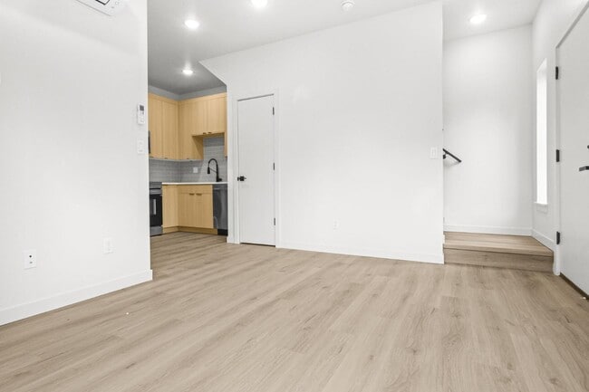 Building Photo - 540 N Blandena St