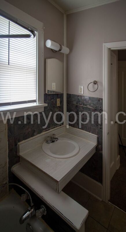 Building Photo - 1020 N 32nd St