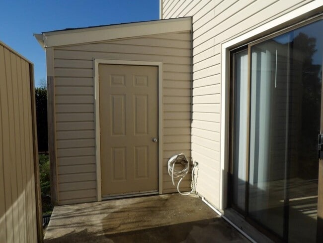 Building Photo - 951 Plantation Dr