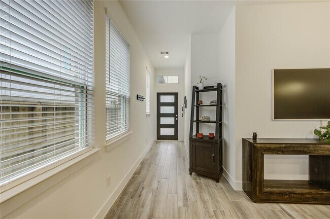 Building Photo - 27279 Lombard Wood Dr