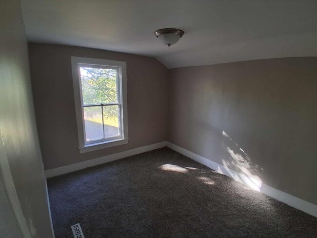 Building Photo - 3 Bedroom single family homes