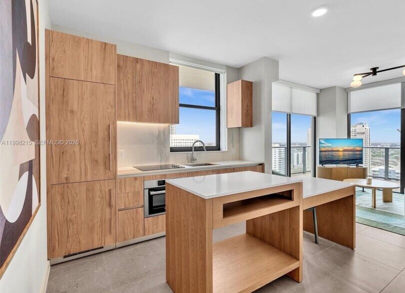 Building Photo - 601 N Miami Ave