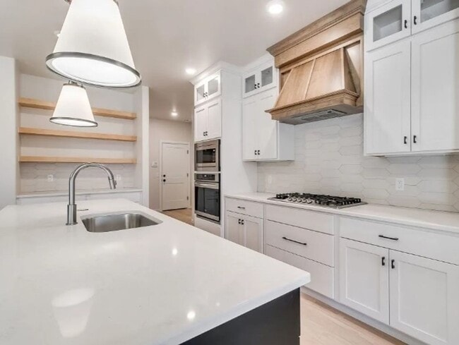 Building Photo - Model Home in East Edmond + 3 bedrooms + B...