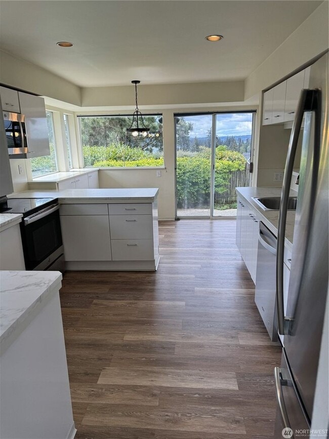 Building Photo - 3bd/1.75ba Bellevue Home
