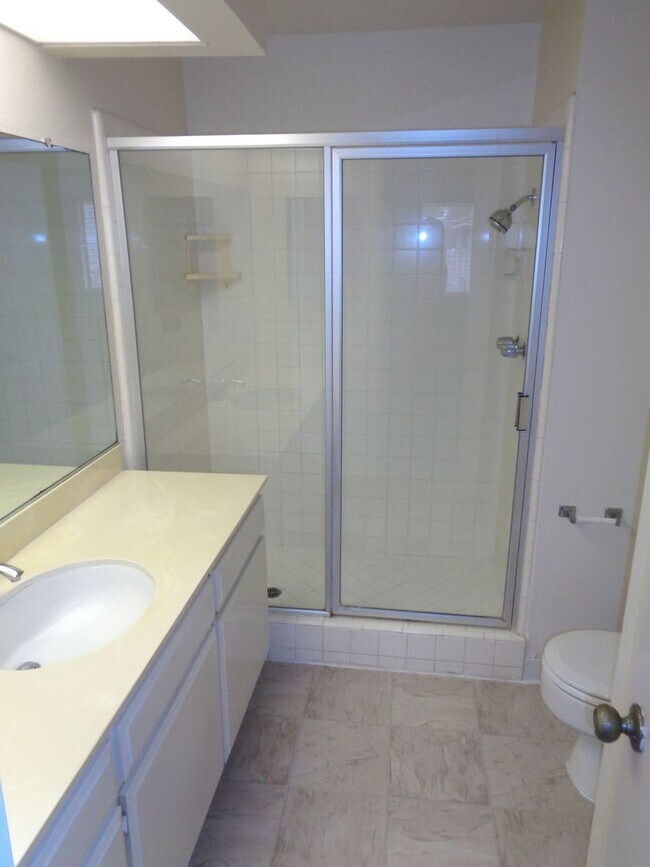 Building Photo - 659 Del Parque Dr