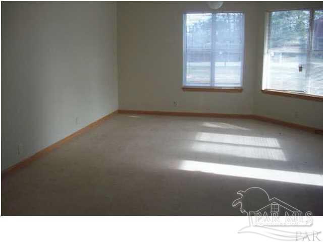 Building Photo - 1131 Lake Dr