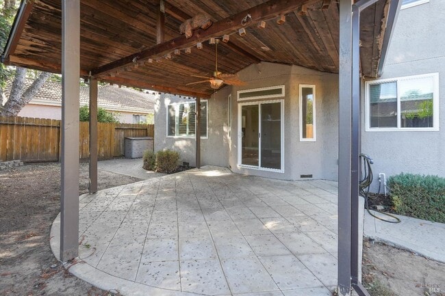 Building Photo - 606 Roscommon Pl