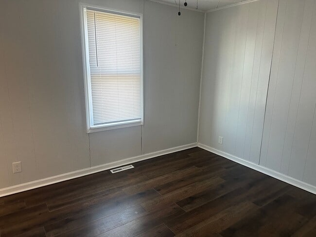 Building Photo - Awesome 2 bedroom house just outside Antioch!