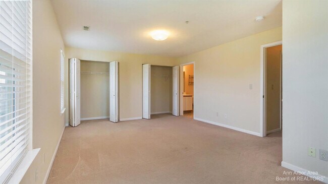 Building Photo - 1328 Heatherwood Ln