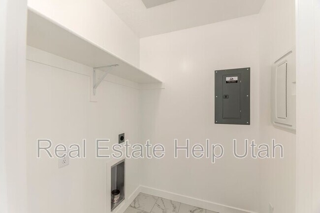 Building Photo - 488 S 700 W