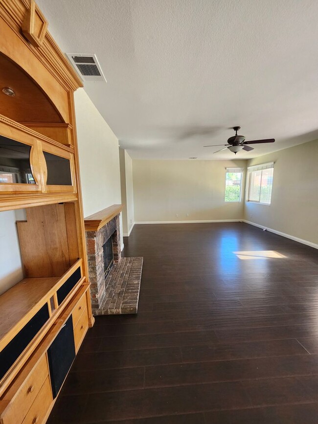 Building Photo - Beautiful two-story home located in the he...