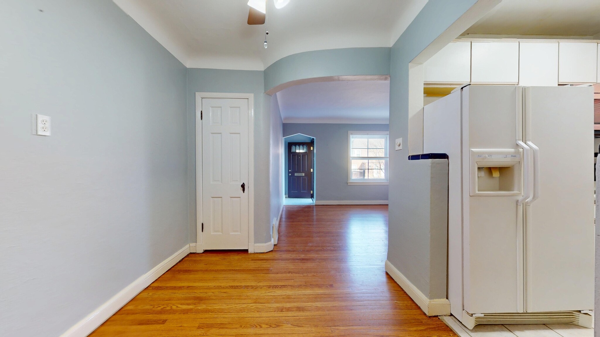 Building Photo - 5816 Mardel Ave