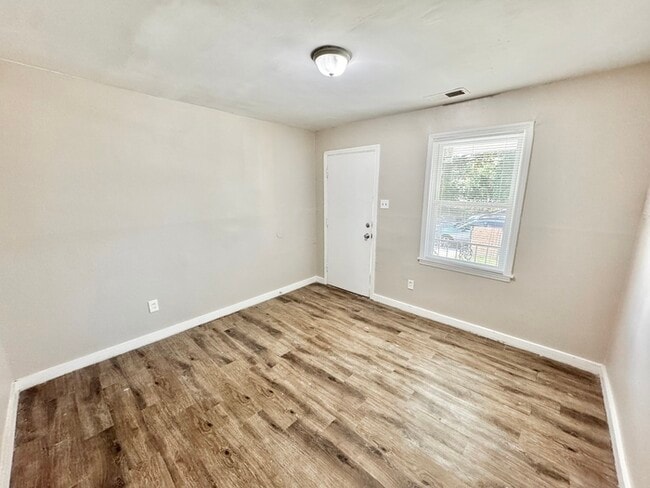 Building Photo - 1290 N McNeil St