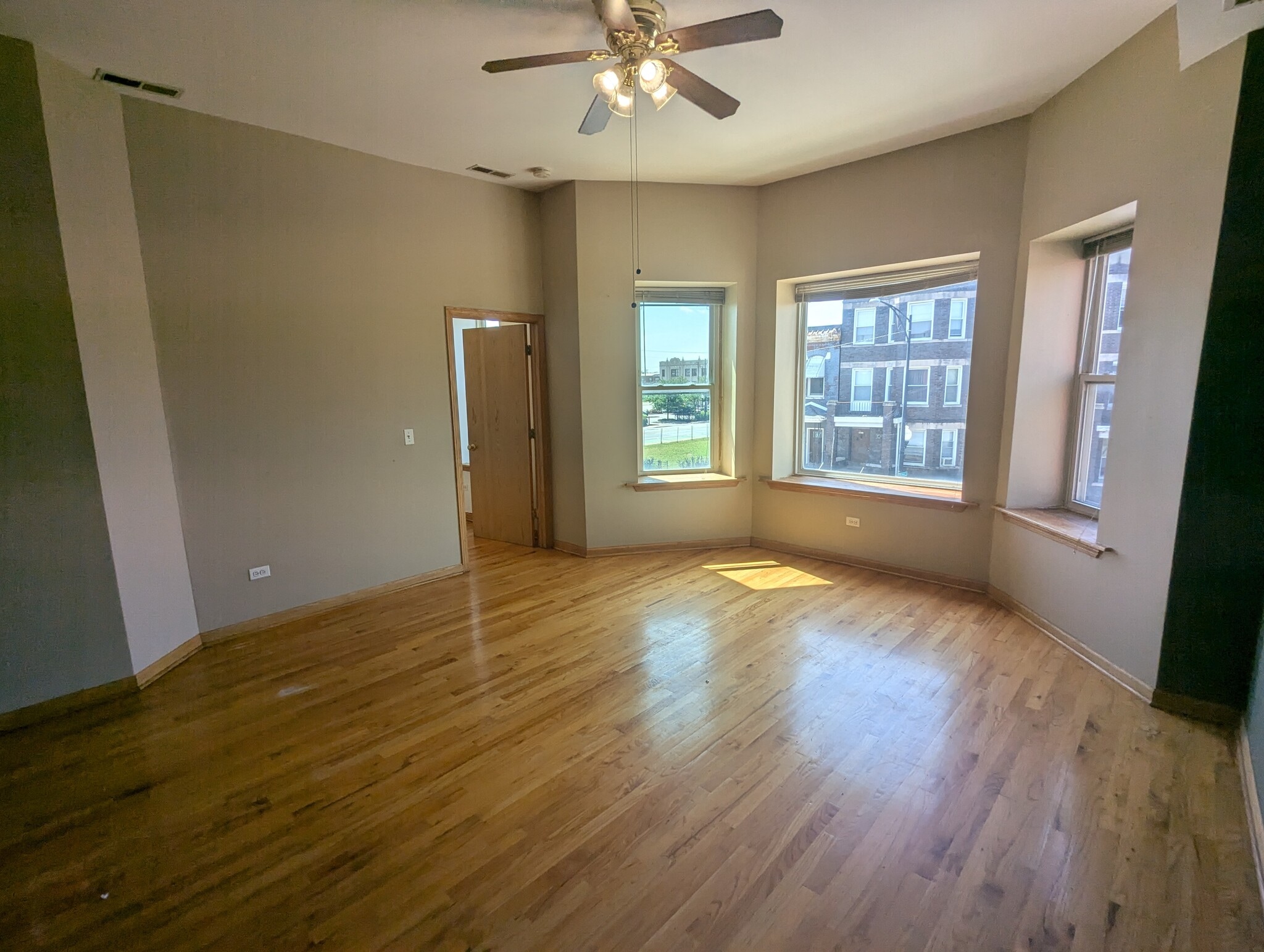 Building Photo - 3212 W Warren Blvd