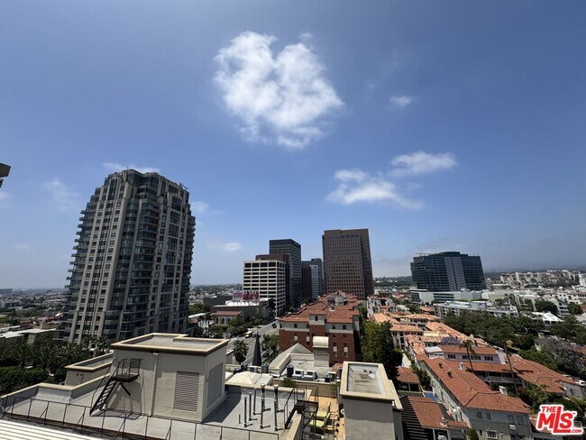 Building Photo - 10787 Wilshire Blvd