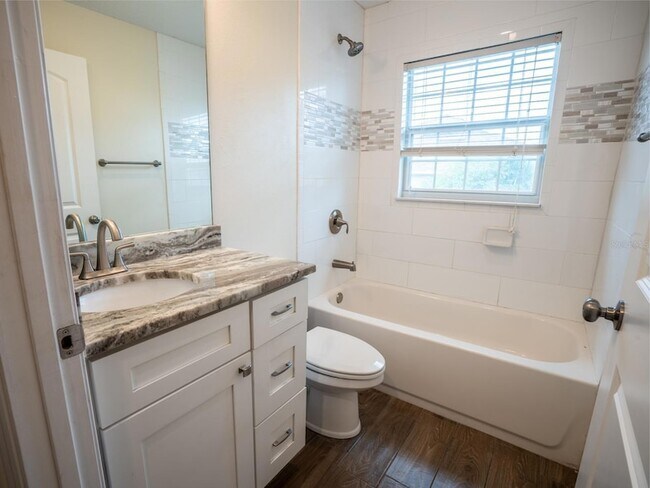 Building Photo - 727 Hull Island Dr