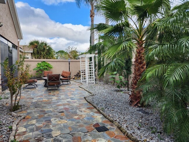 Building Photo - Hunters Creek Home with Fenced Back Yard in Guard-Gated Golf Community