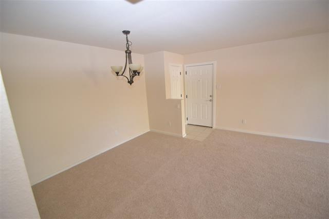 Building Photo - Ground Level 2 Bedroom Condo Available!