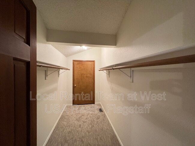 Building Photo - 6311 E Willow Loop