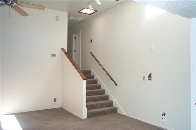 Building Photo - 2820 Palo Verde Dr NE