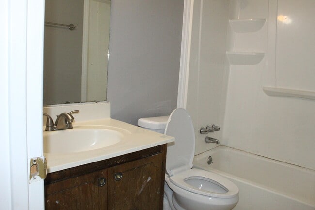 Building Photo - 446 Pheasant Run Dr