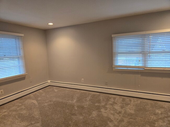 Building Photo - 36 Tina Cir