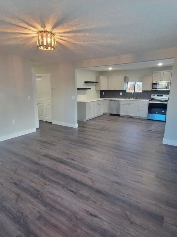 Building Photo - 247 Redbud St