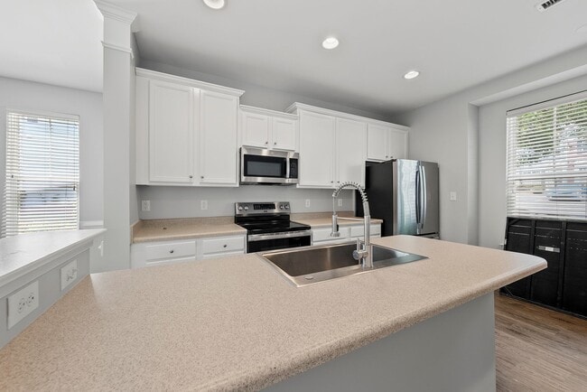 Building Photo - 8916 Camden Park Dr