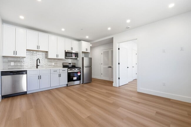 Building Photo - 337 Johnston Ave