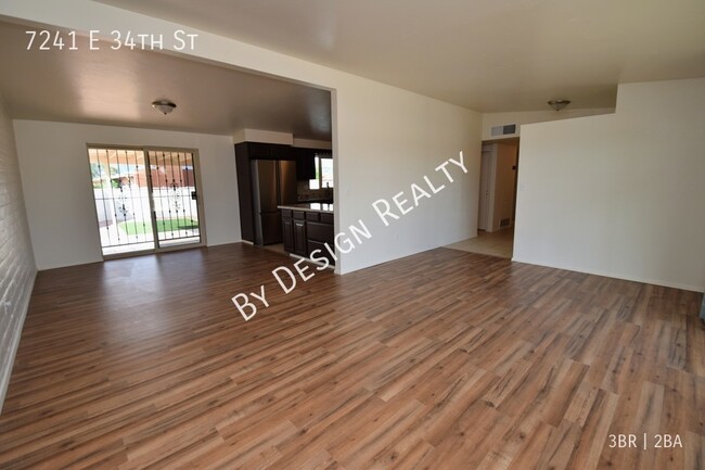 Building Photo - Beautifully Remodeled East Side 3 Bed 2 Ba...