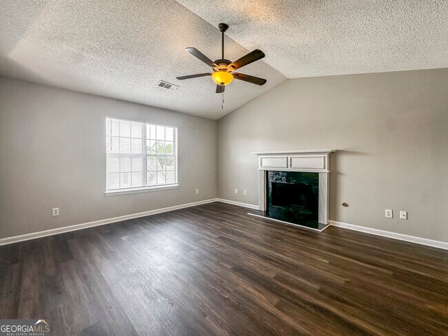 Building Photo - 255 Buffington Dr