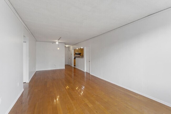 Building Photo - 45 River Dr S