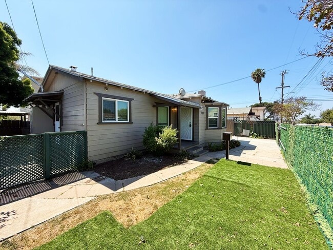Building Photo - Updated 3 Bed/2 Bath Home For Rent!
