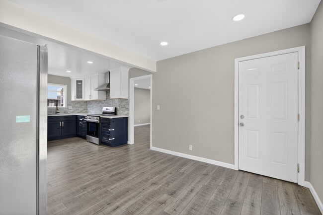 Building Photo - 42645 Newport Dr