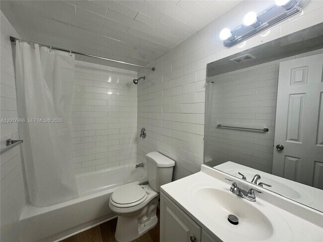 Building Photo - 1400 NE 56th St