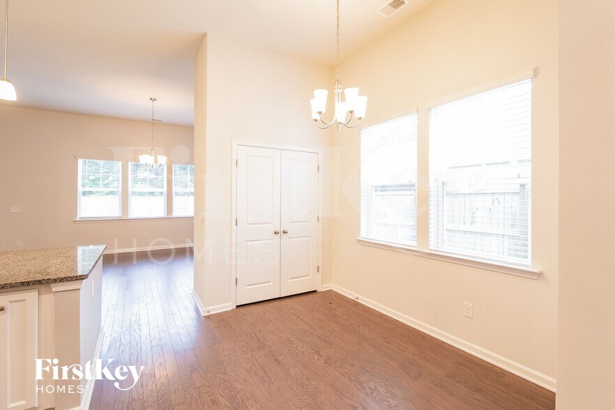 Building Photo - 631 Woolum Dr