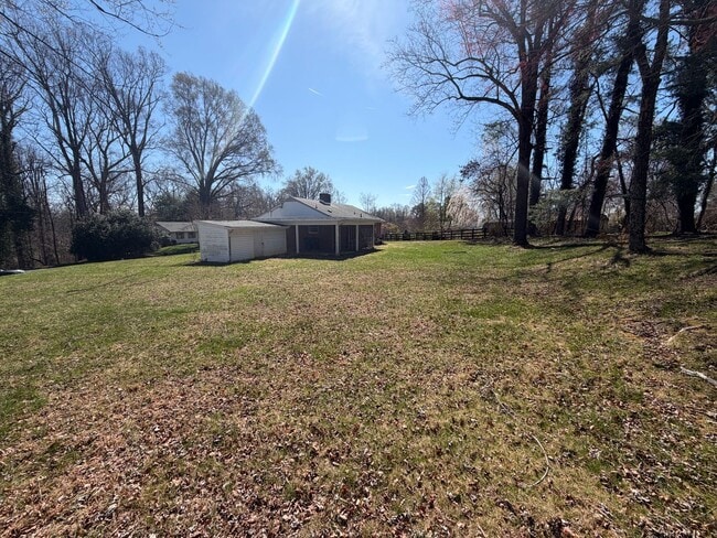 Building Photo - 4 Bedroom Home in Lynchburg