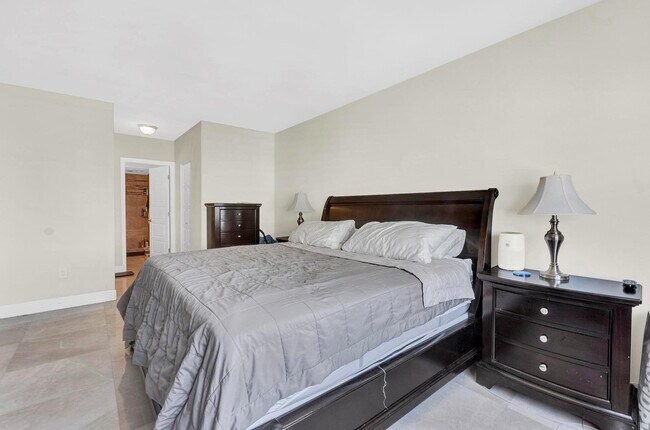 Building Photo - 1980 S Ocean Dr