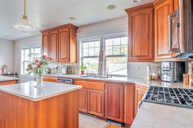 Building Photo - 2724 N Starr St